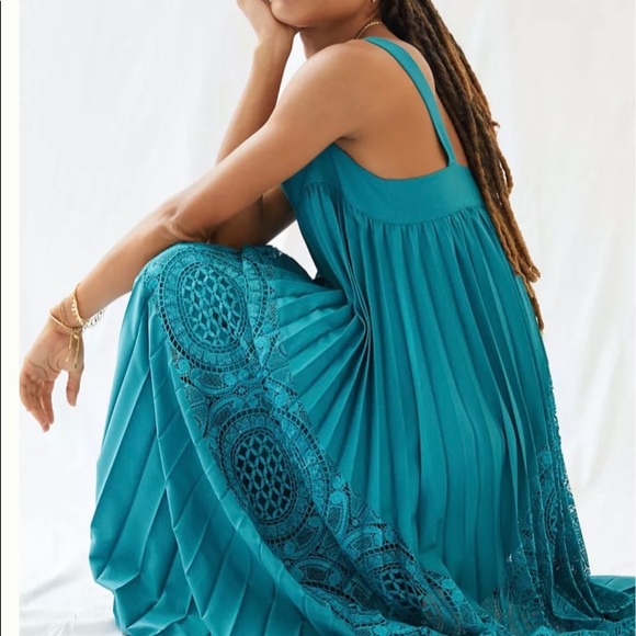 Pleated Lace Maxi Dress! Geisha Designs - Picture 2 of 4